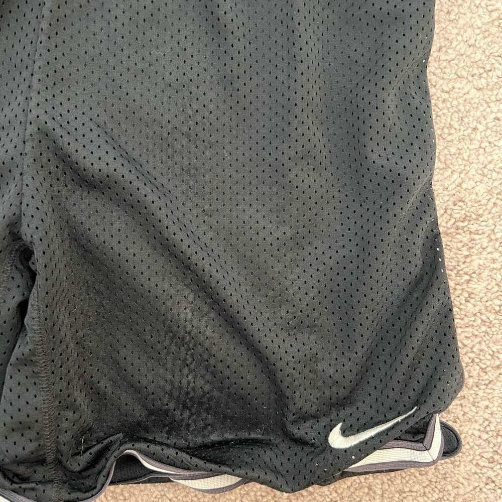 𝅺NIKE Women’s Black Dri-Fit Shorts‎ Size Small - Picture 2 of 4